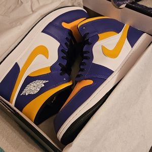 Jordan 1 Lakers DS New in Box